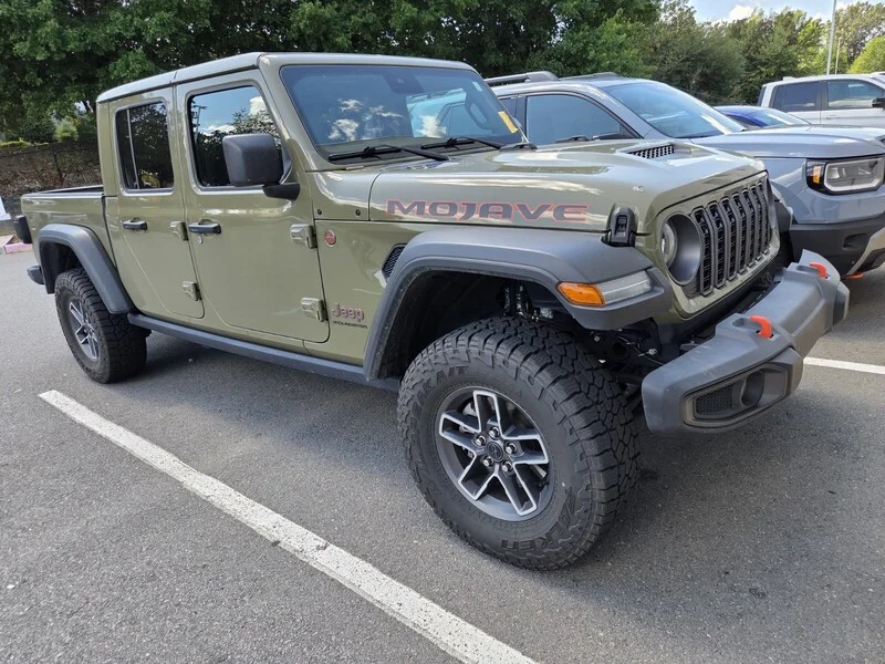Used 2025 41 JEEP MOJAVE image 3