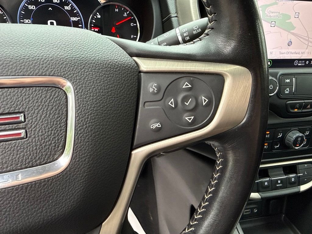 Used 2022 White GMC Denali image 28