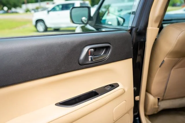 Used 2006 Obsidian Black/Steel Gray Subaru 2.5 X L.L. Bean Edition image 25