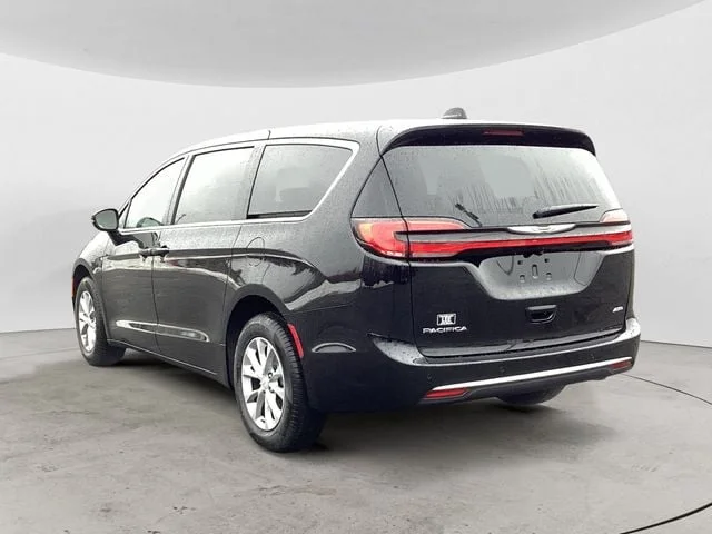 New 2026 Diamond Black Chrysler SELECT AWD image 3