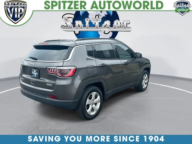 Used 2018 Gray Jeep Latitude image 9