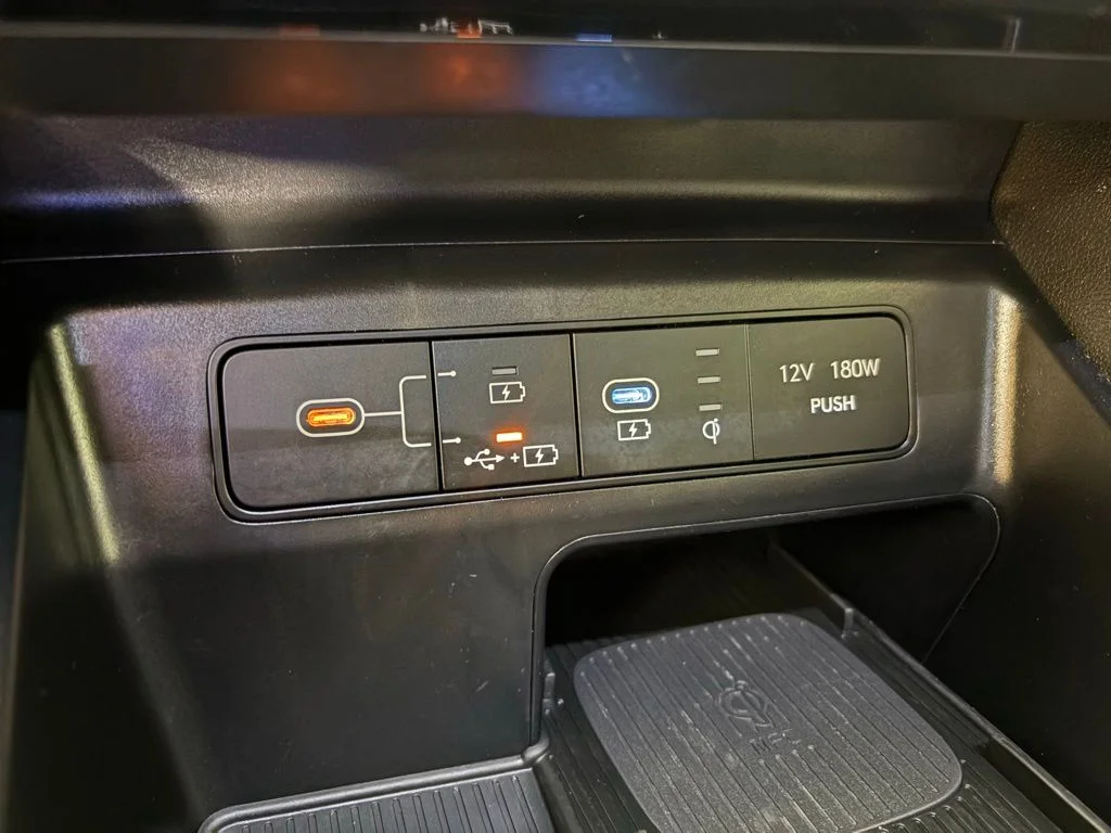 Used 2025 Green Hyundai Limited image 30