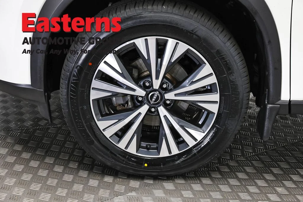 Used 2023 White Nissan SV image 33