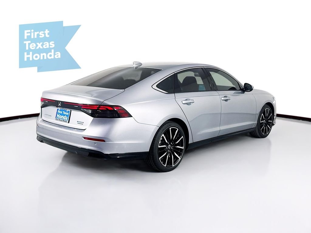 New 2026 Solar Silver Metallic Honda Touring image 7