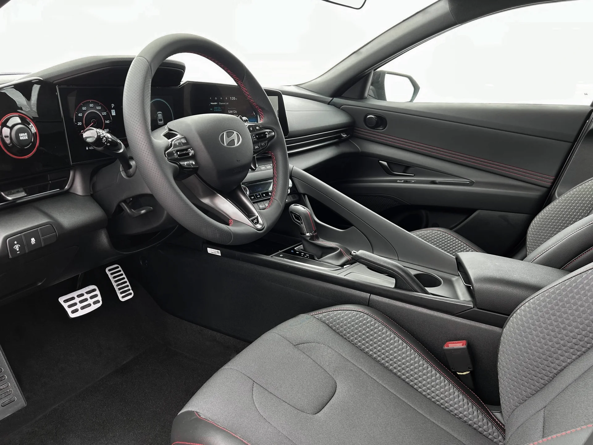 2025 Hyundai Elantra N Line - Photo 14