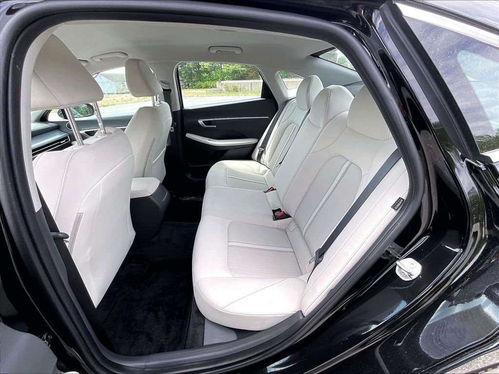 Used 2025 Black Hyundai SE image 15