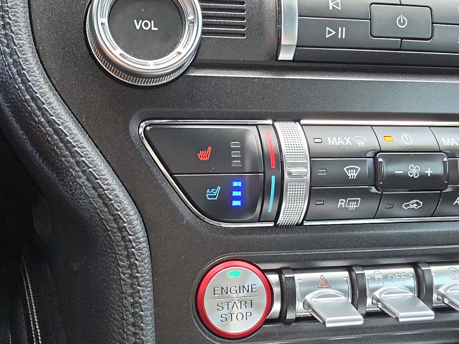 Used 2019 Blue Metallic Ford GT Premium image 18