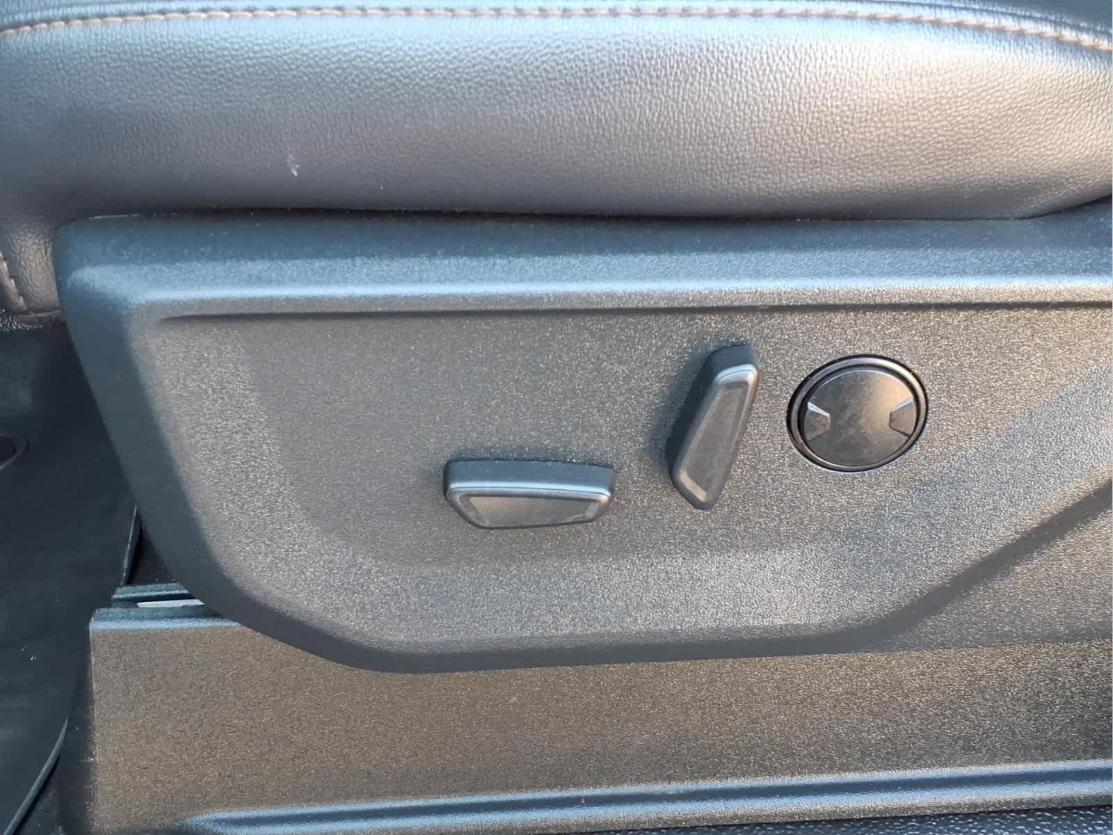 Used 2025 Avalanche Ford LARIAT image 16
