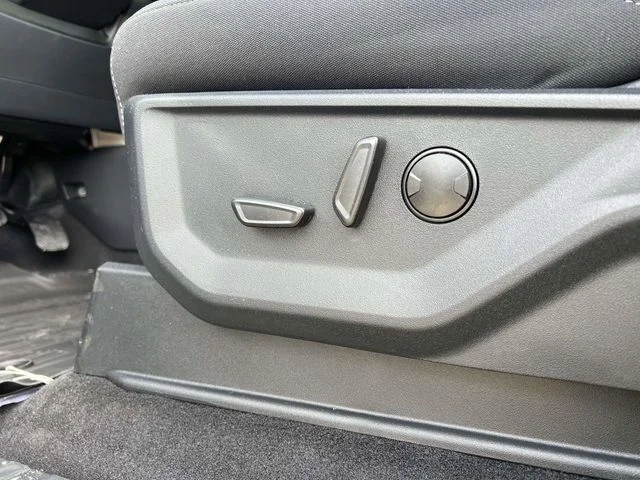New 2026 Carbonized Gray Metallic Ford XLT image 13