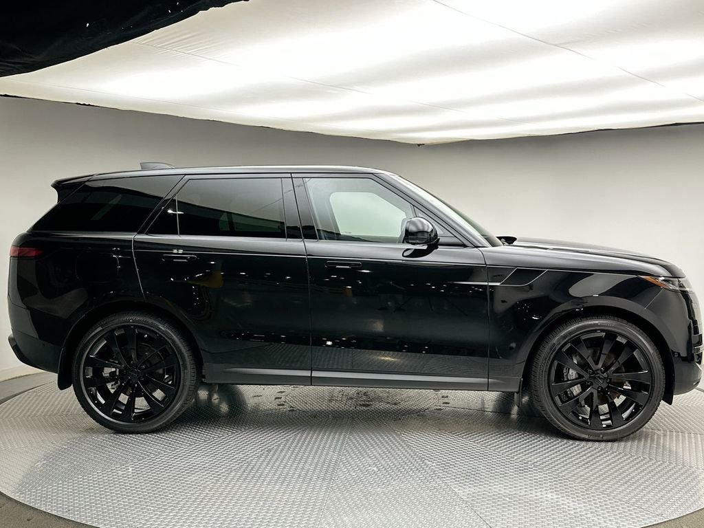 New 2026 Santorini Black Land Rover SE image 4