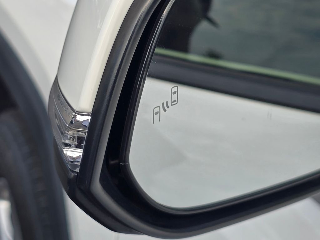 Used 2020 White Toyota XLE image 26