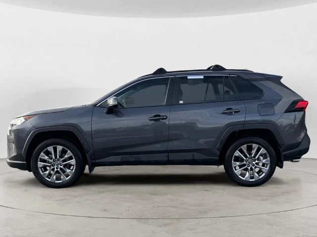 Used 2019 Gray Toyota XLE Premium image 8