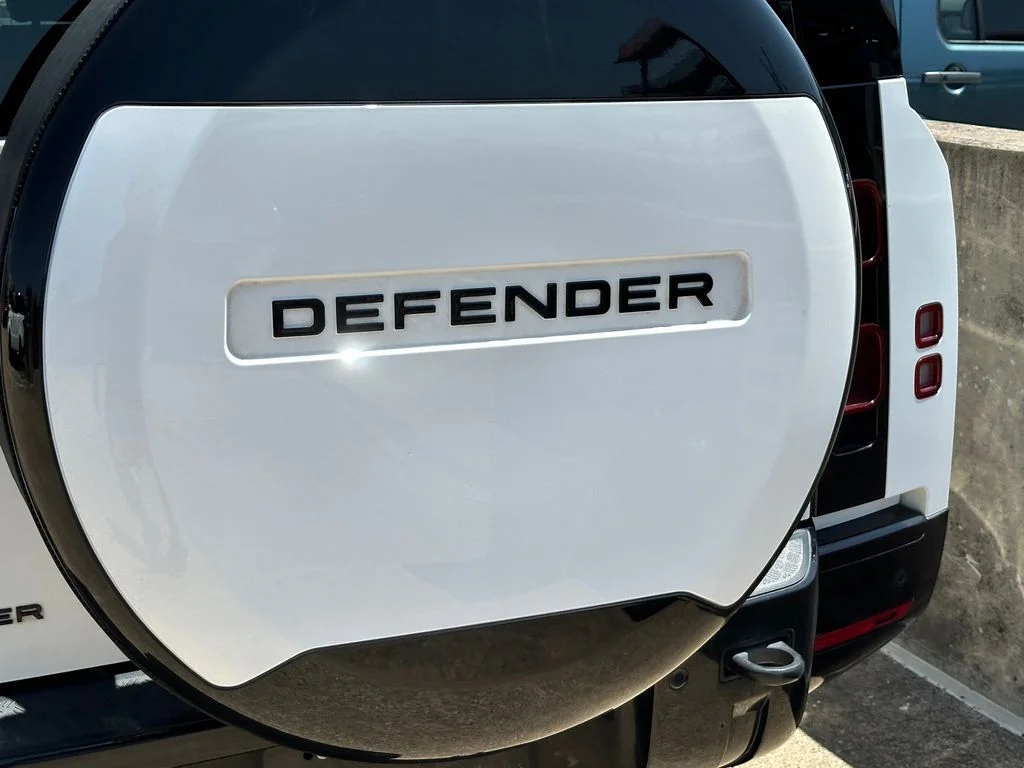Used 2024 Blue Land Rover X-Dynamic SE image 7