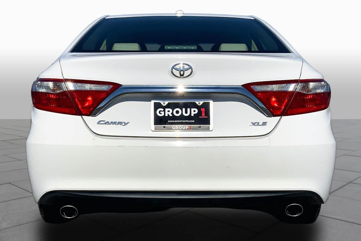 Used 2016 Super White Toyota XLE image 5
