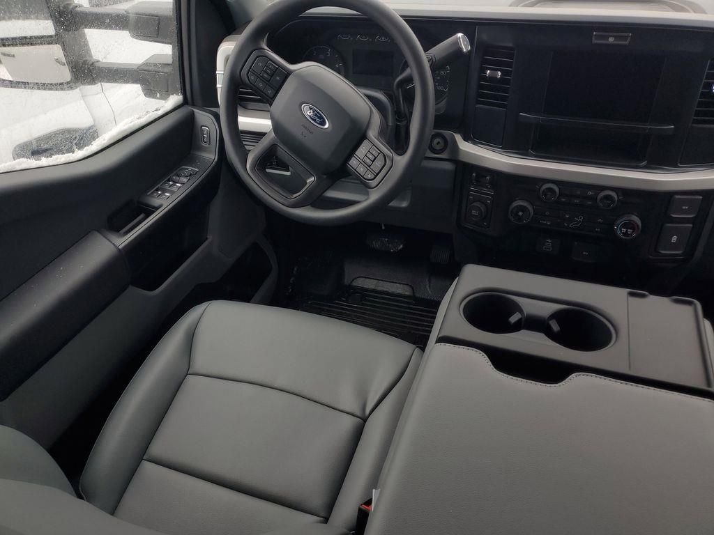 New 2025 Oxford White Ford F-350® XL image 25
