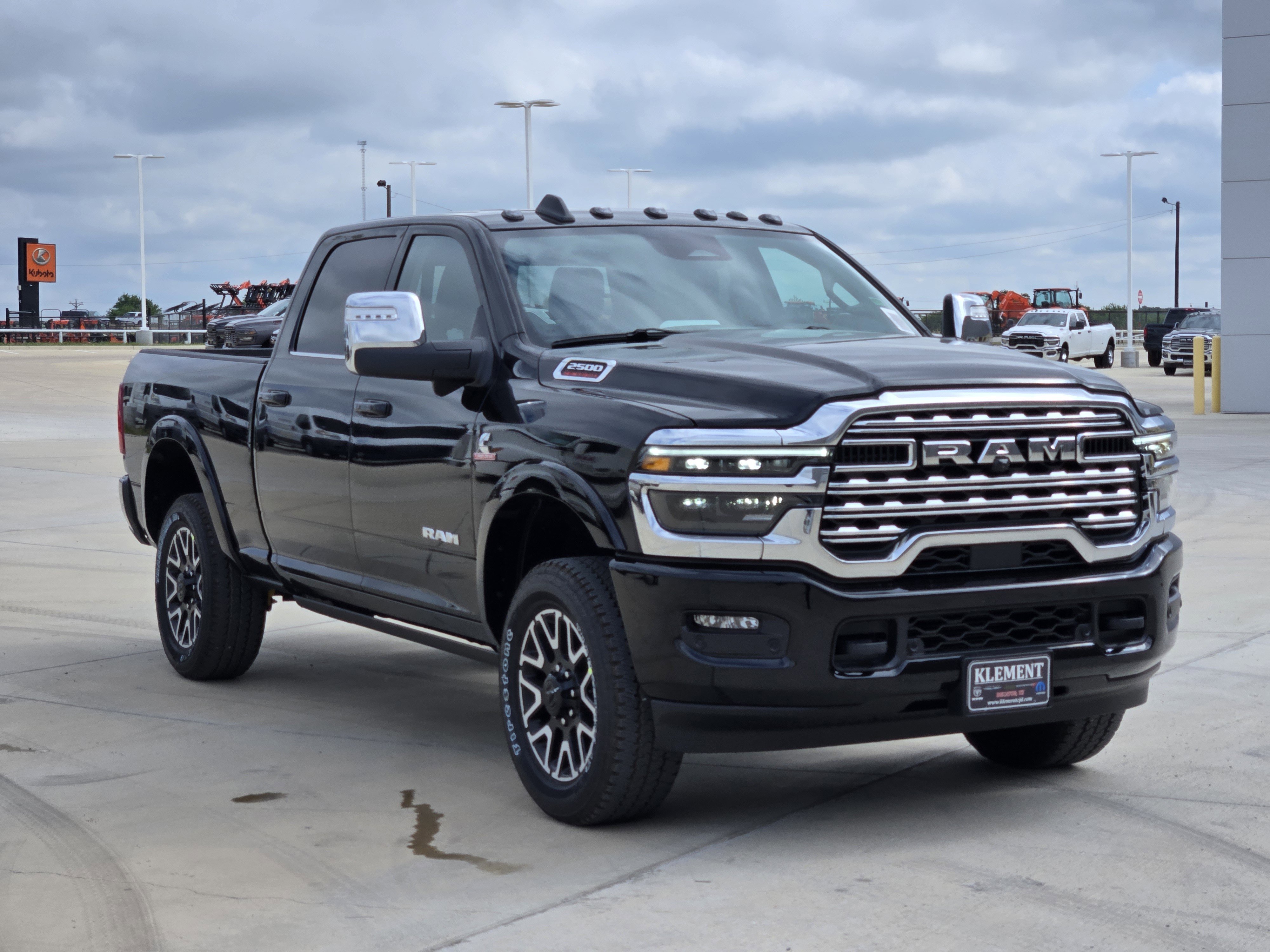 New 2026 Diamond Black Crystal Pearl-Coat Exterior Paint RAM Longhorn image 3