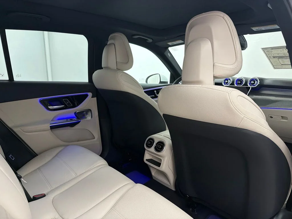 New 2027 White Mercedes-Benz GLC 300 image 28
