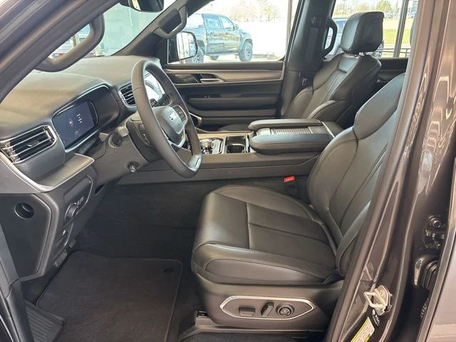 New 2026 Baltic-Gray Metallic Clear-Coat Exterior Paint Jeep Limited Altitude image 6