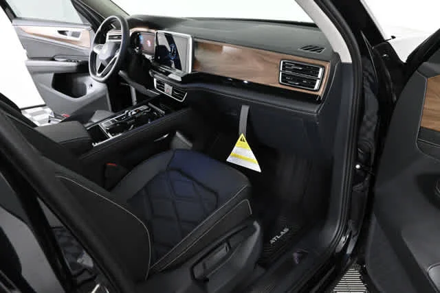 New 2026 Deep Black Pearl Volkswagen 2.0T SE w/Technology image 11