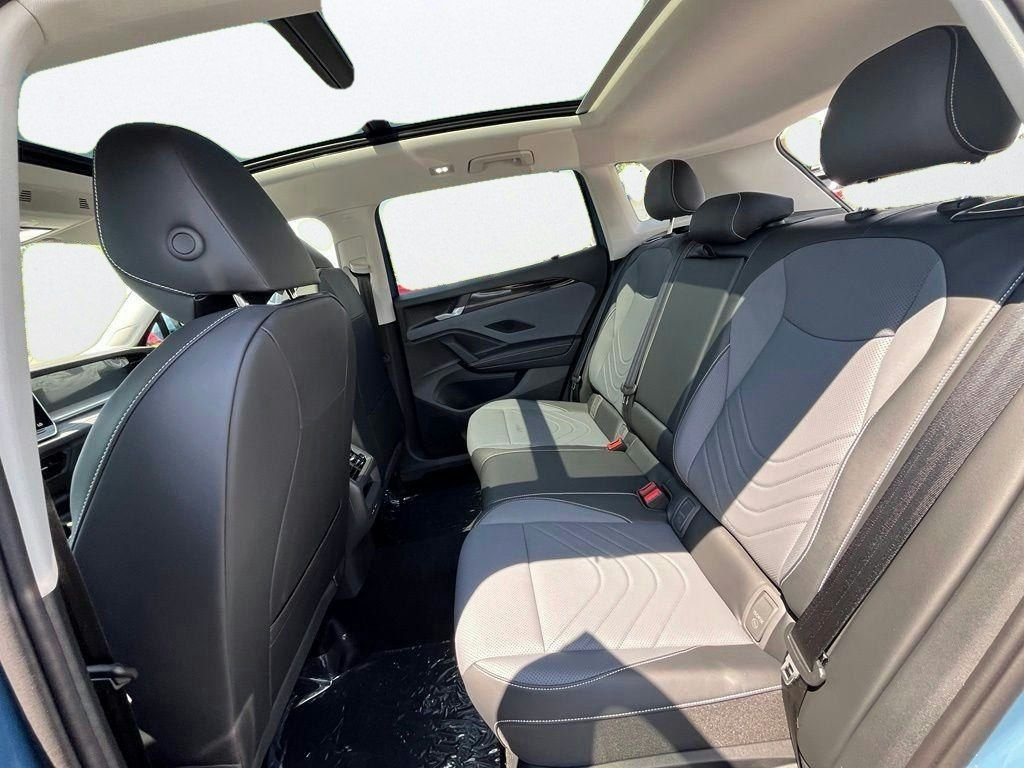 New 2026 Blue Volkswagen SE image 23