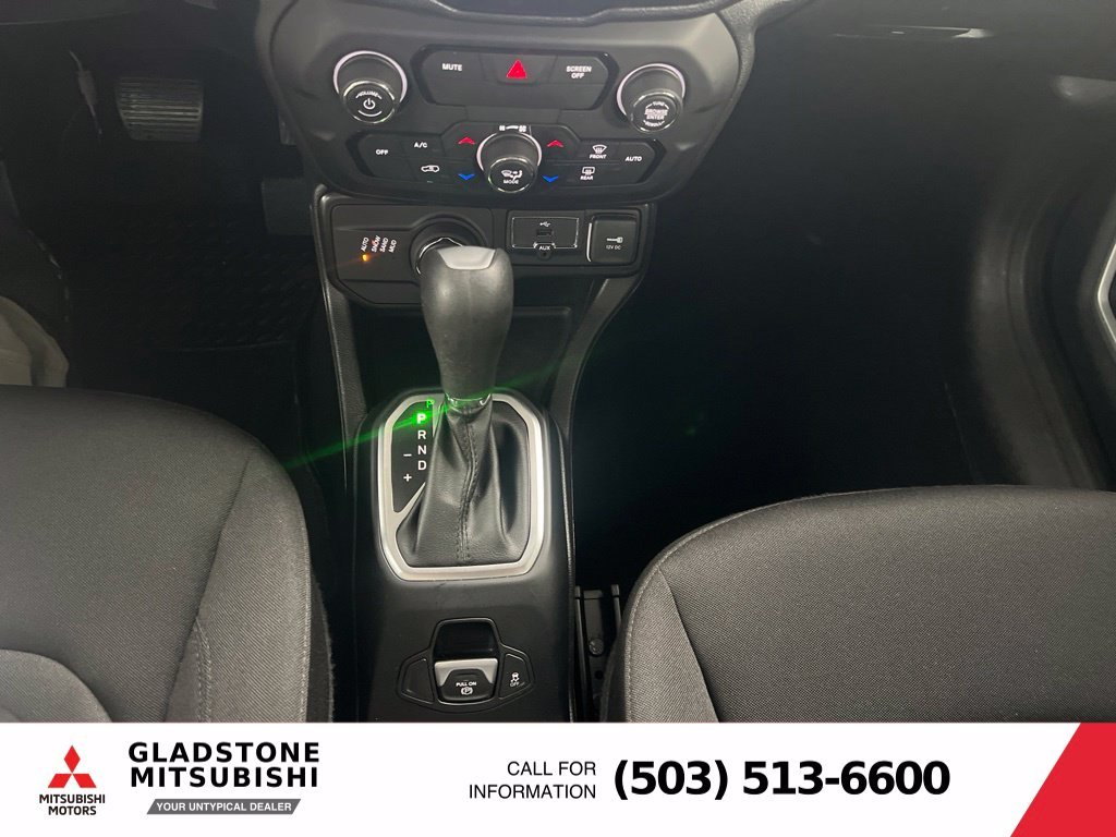 Used 2020 Glacier Metallic Clearcoat Jeep Latitude image 11