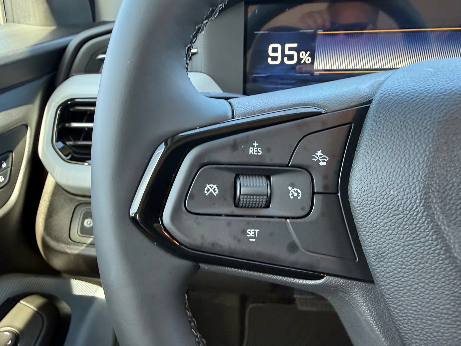 2027 Chevrolet Bolt LT - Photo 18