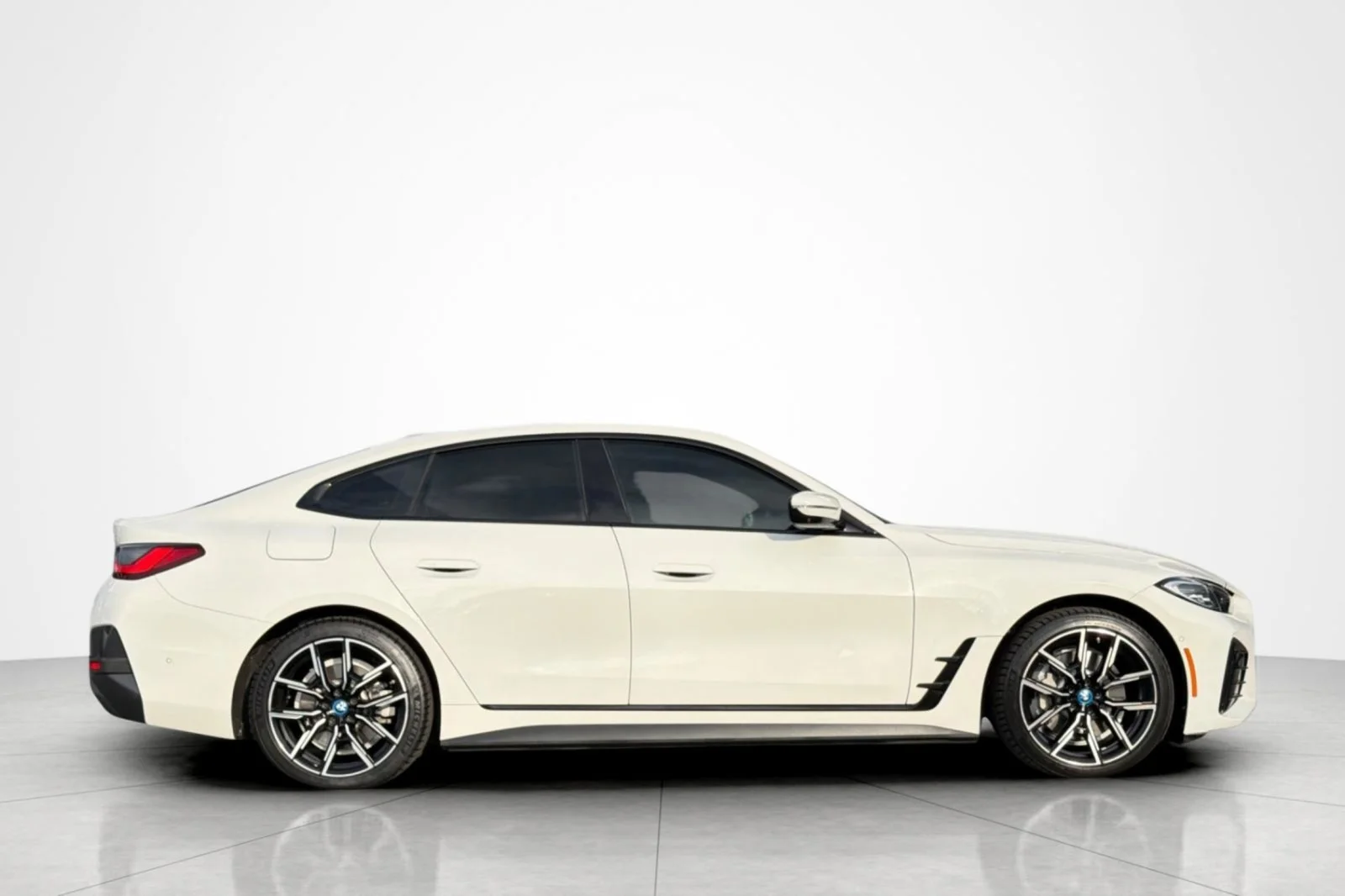 Used 2024 Alpine White BMW eDrive35 image 6
