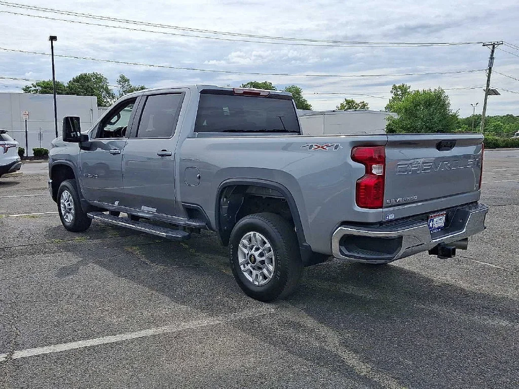 Used 2025 Sterling Gray Metallic Chevrolet LT image 8