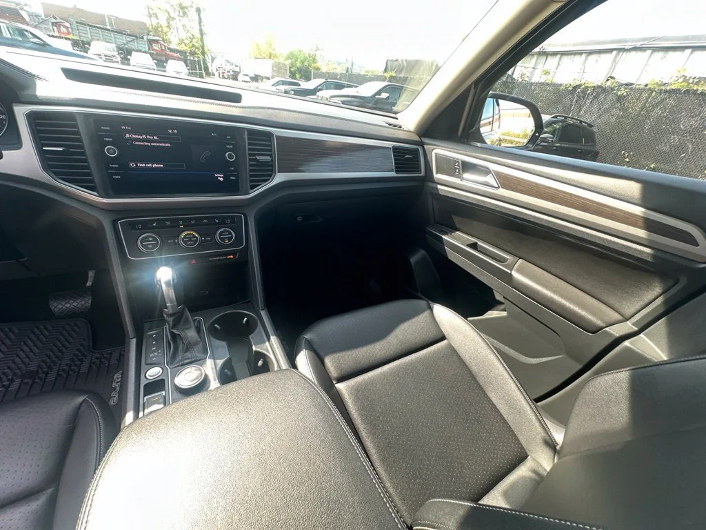 Used 2019 Black Volkswagen 3.6L V6 SE image 27