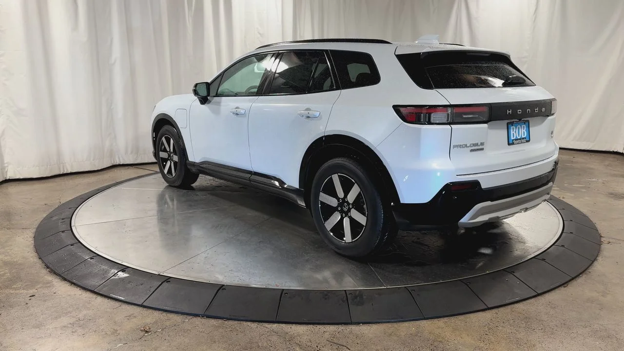 New 2026 Frostline White Pearl Honda Touring image 8