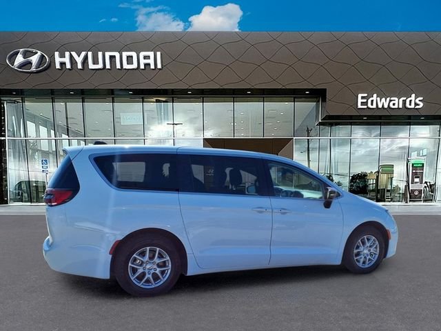 Used 2024 White Chrysler Touring L image 10