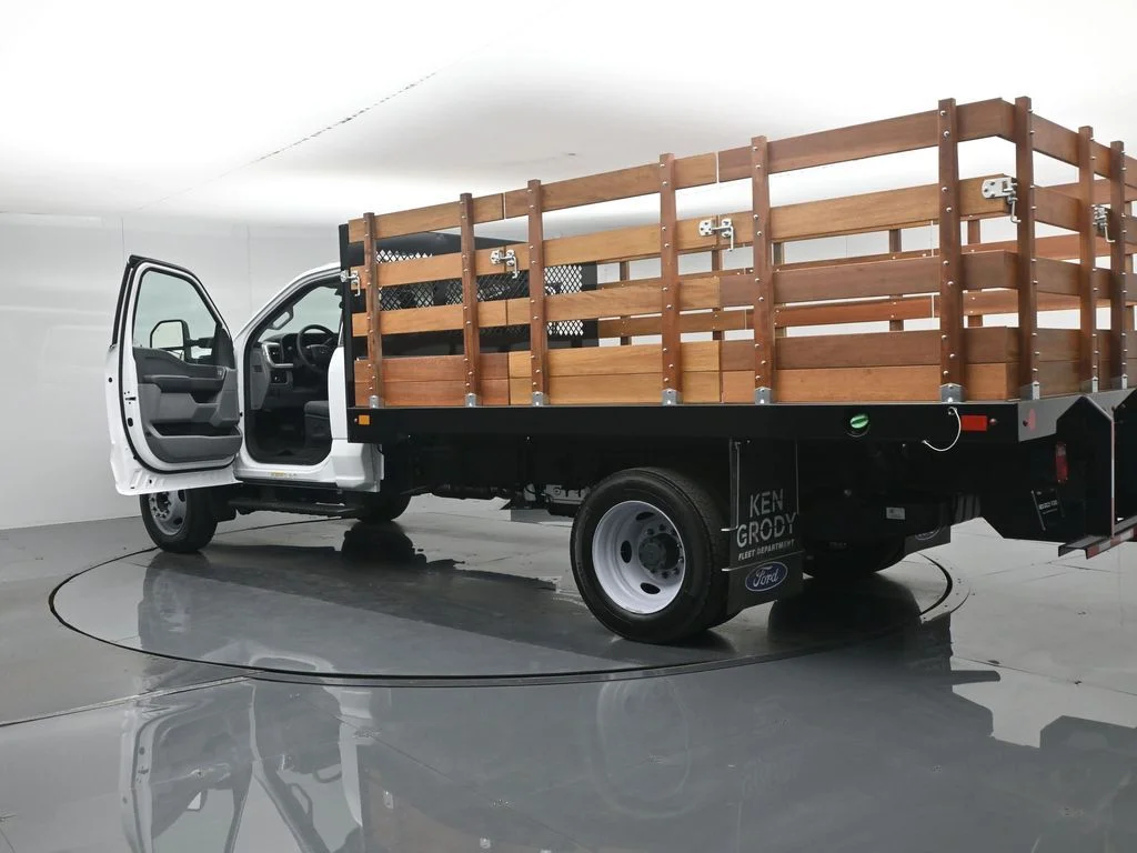 New 2025 White Ford XLT image 30