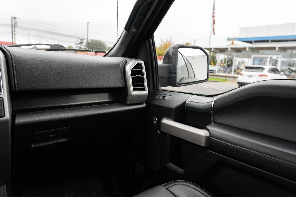 Used 2020 Black Metallic Ford Lariat image 11