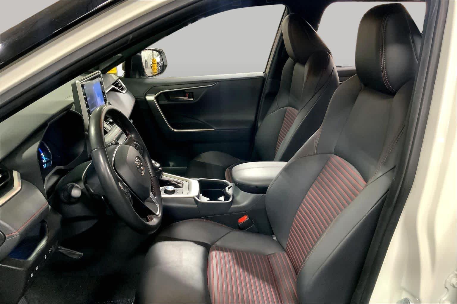 Used 2021 Blizzard Pearl w/Midnight Black Roof Toyota XSE image 8