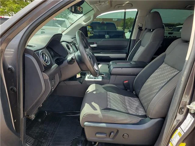 Used 2018  Toyota  image 12