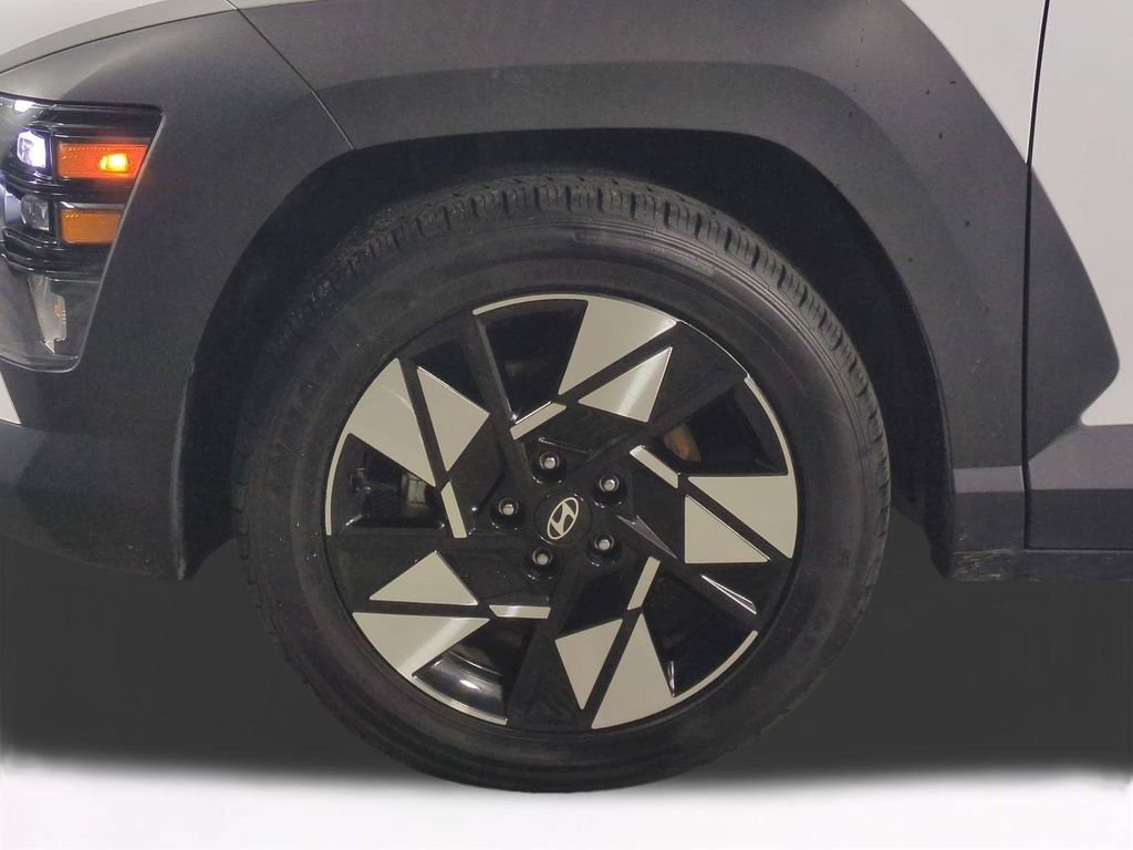 2025 Hyundai Kona SEL - Photo 11