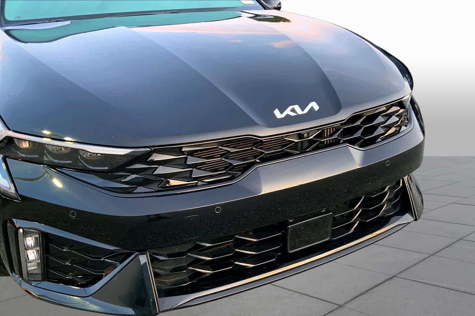 Used 2026 Aurora Black Pearl Kia GT image 27