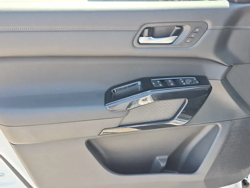 New 2026 Everest White Pearl TriCoat / Super Black Two-tone Nissan Platinum image 11