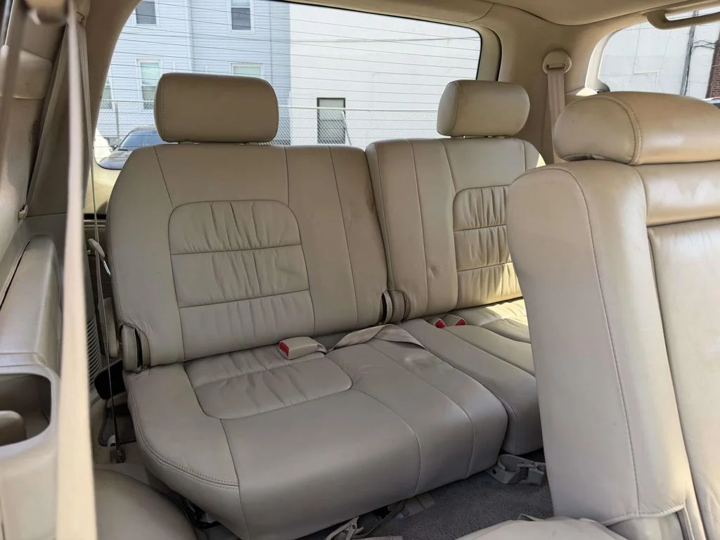 Used 2004 White Lexus 470 image 16