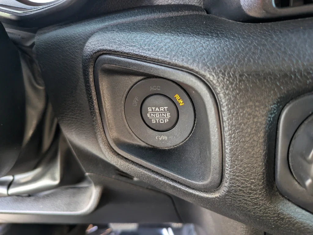Used 2025 White Jeep Sport S image 22