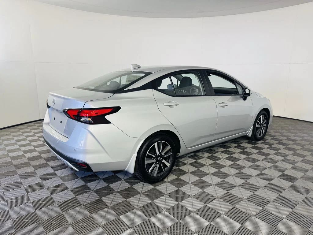 Used 2025 Silver Nissan 1.6 SV image 22
