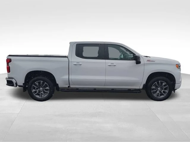 Used 2022 Summit White Chevrolet RST image 7