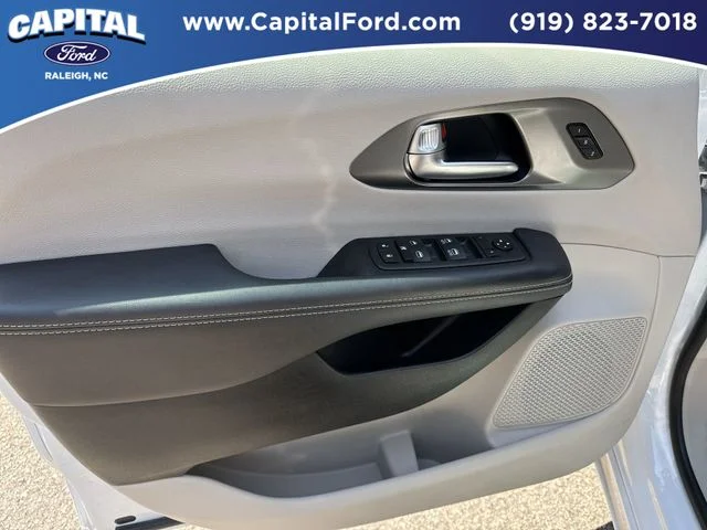 Used 2024 White Chrysler Touring L image 19