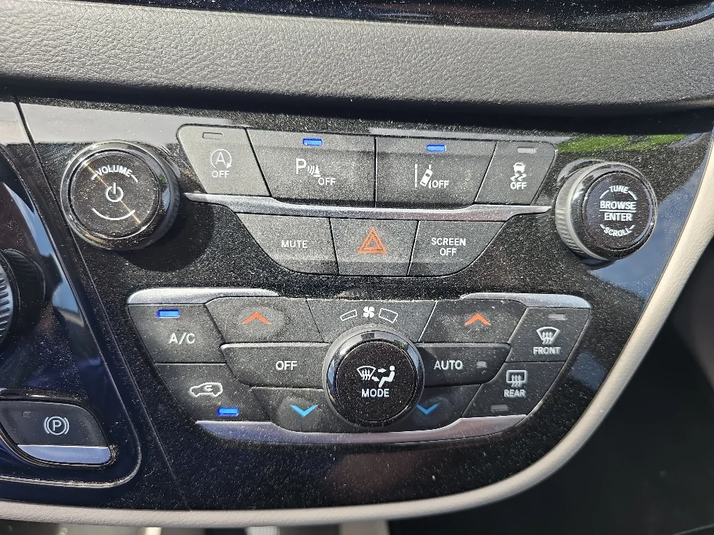 Used 2024 Silver Chrysler Touring L image 21