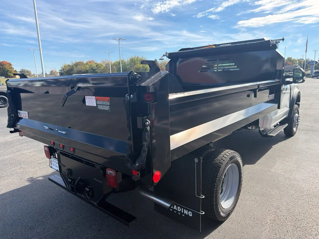 New 2027 Oxford White Ford F-550® XL image 5