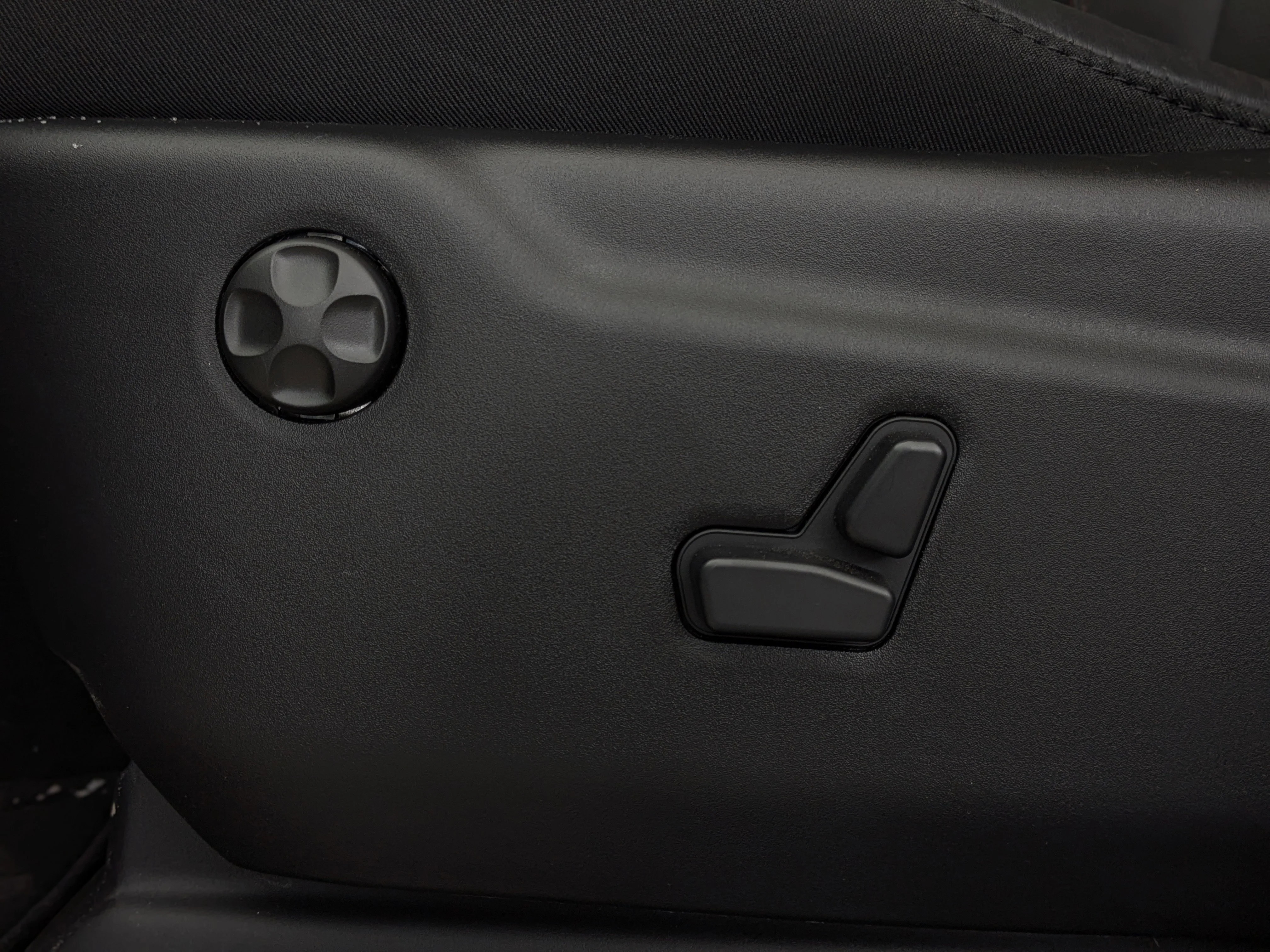 New 2026 night moves Dodge GT Plus - AWD  3.6L PENTASTAR V6  2ND ROW CAPTAIN CHAIRS image 13