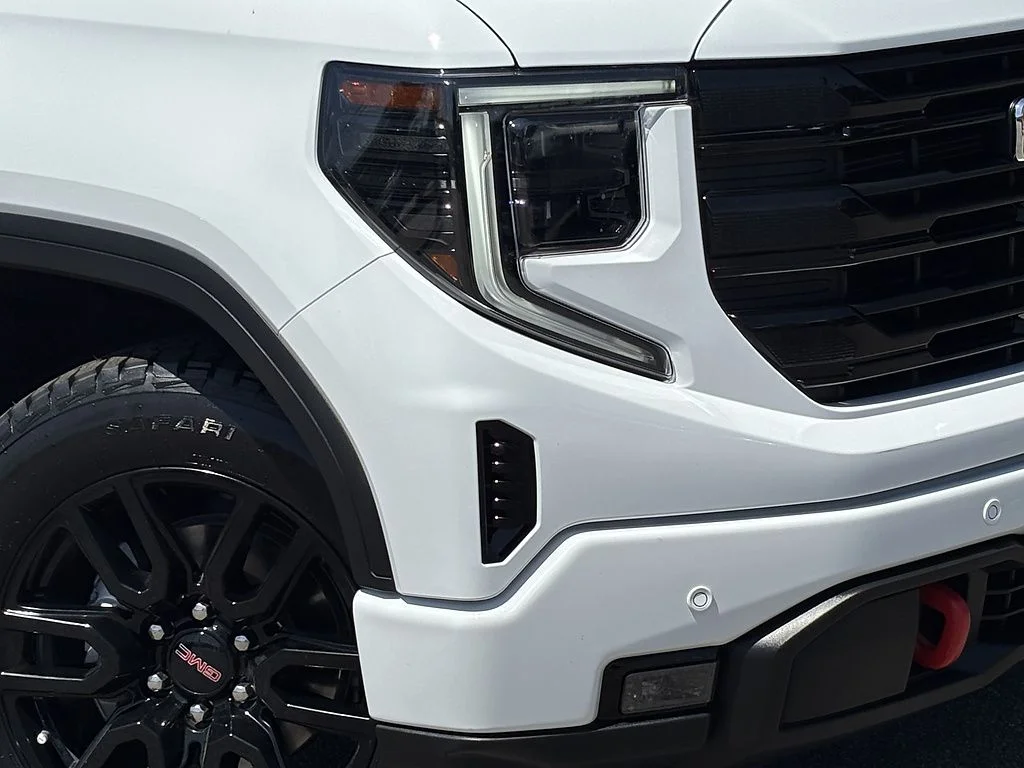 Used 2024 White GMC Elevation image 10