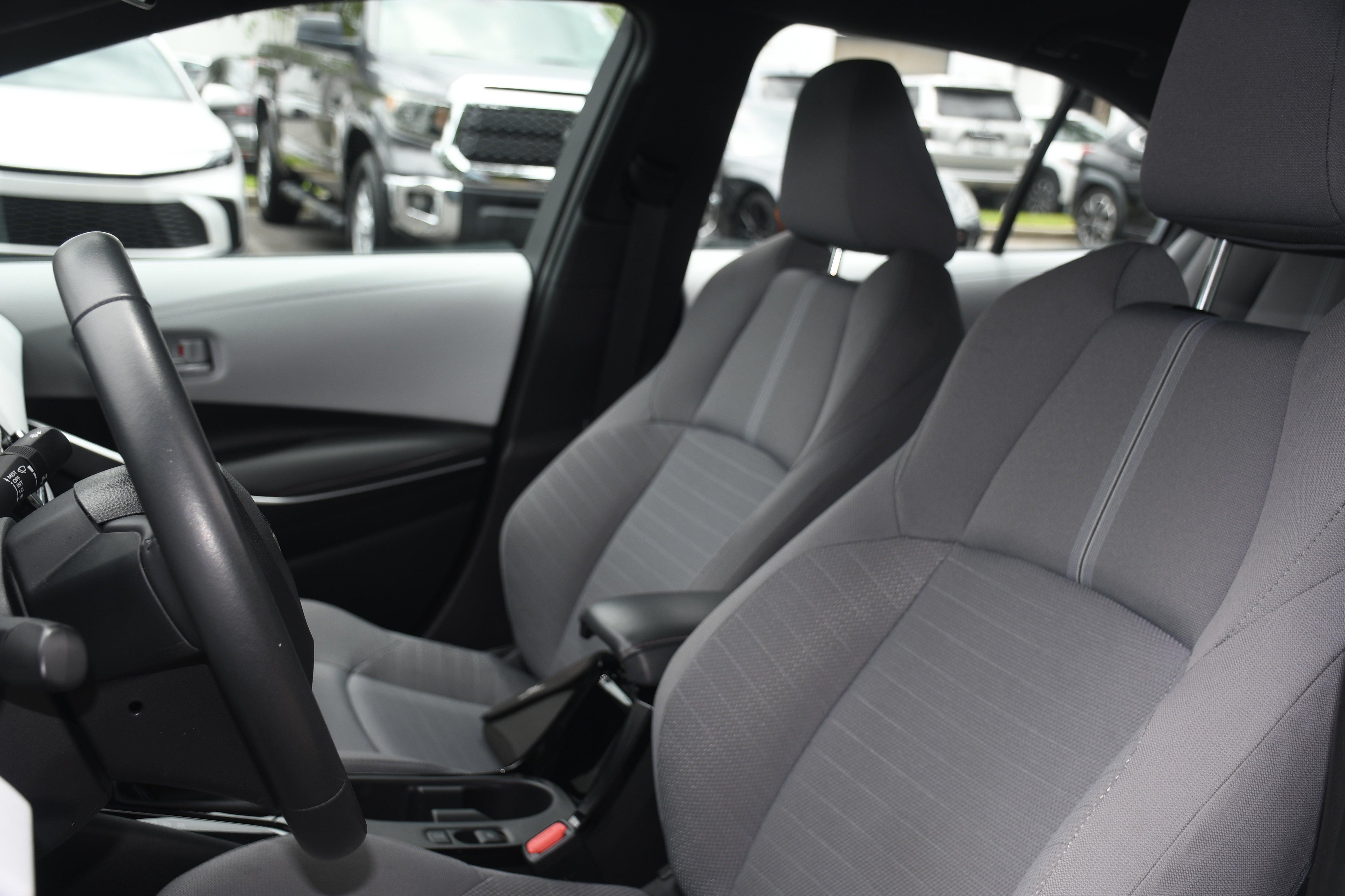 Used 2025  Toyota SE image 10