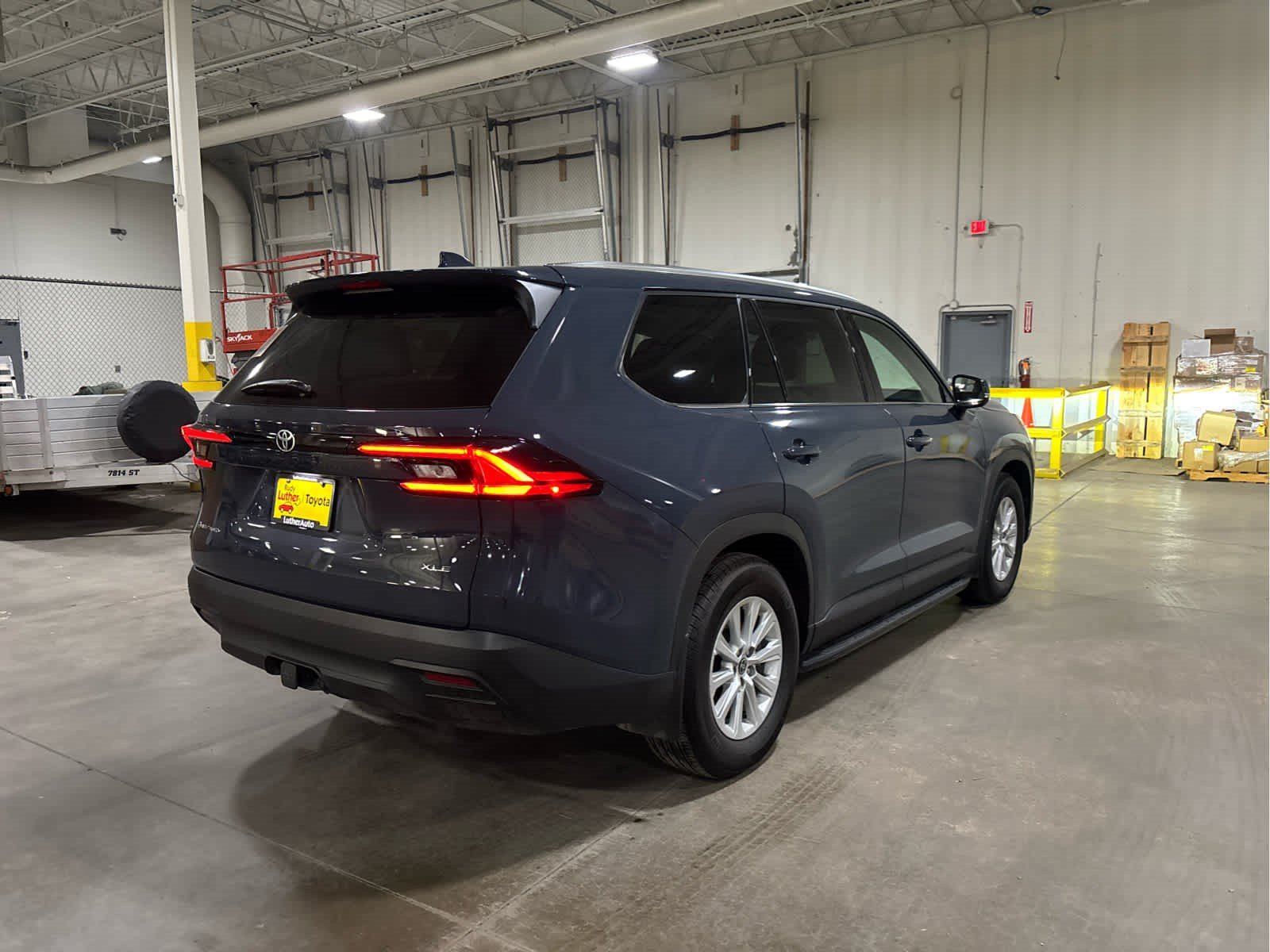 Used 2025 Storm Cloud Toyota Hybrid XLE image 6