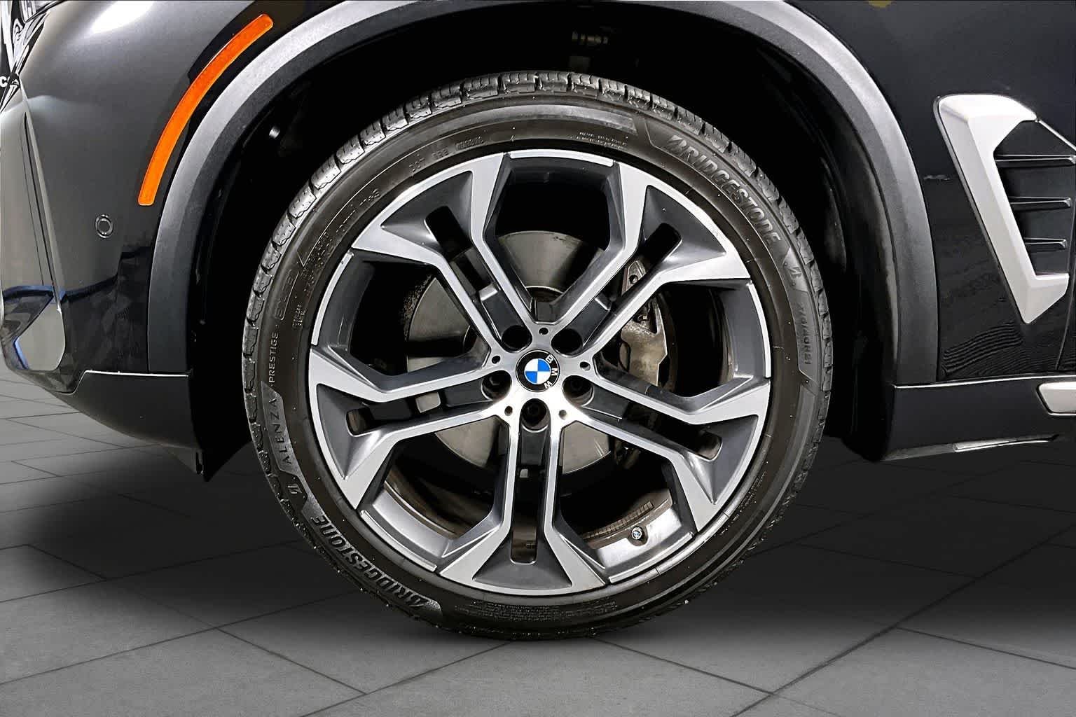 Used 2024 Black Sapphire Metallic BMW sDrive40i image 11